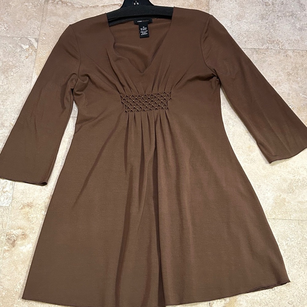 BCBGMaxAzria Brown Top, Compliment figure, Size M, Like New, worn 2 times